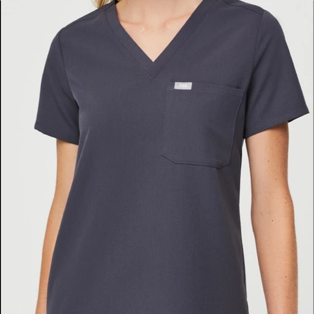 catarina scrub top